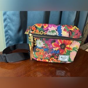 Floral Herschel Fifteen NWOT